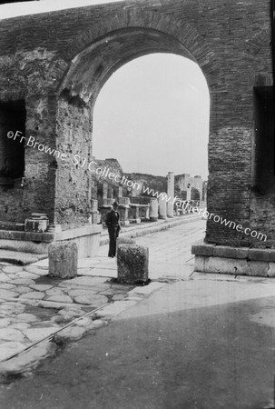 ARCH OF TRAJAN LOKING TOWARDS CIVIL FORUM